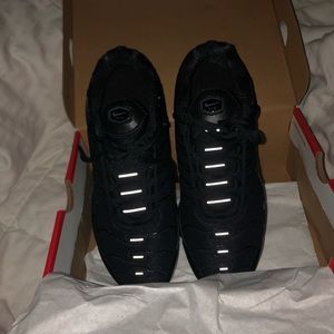 BRAND NEW - Nike Air Max Plus. Size (5) Youth.